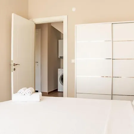 Superb Flat Near Sea With Shared Pool In Cesme Apartment